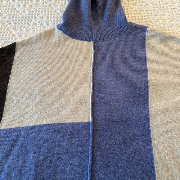 SIRIANO! Cowl neck, tunic length, half sleeves, colour block style! - Picture 2 of 5